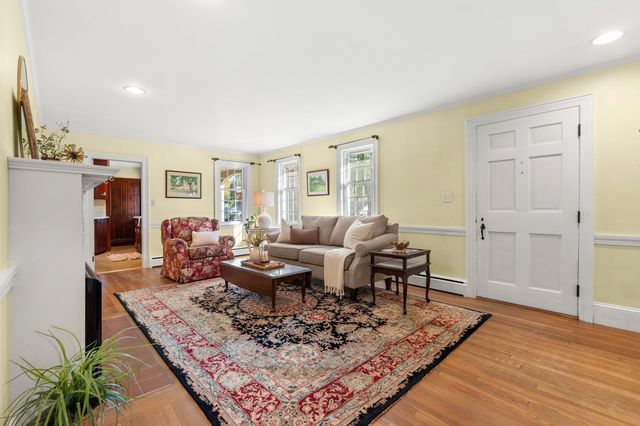 20 Rivercliff Rd, Lowell, MA 01852