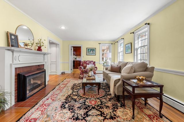 20 Rivercliff Rd, Lowell, MA 01852