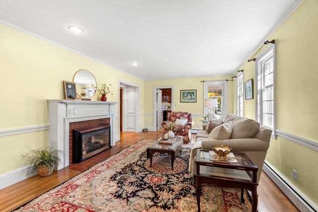 20 Rivercliff Rd, Lowell, MA 01852