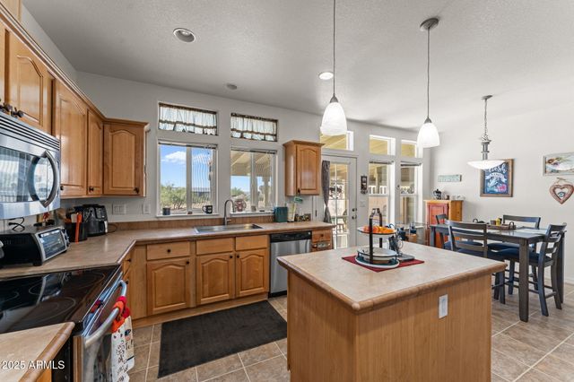 23315 W STAGHORN Lane, Congress, AZ 85332