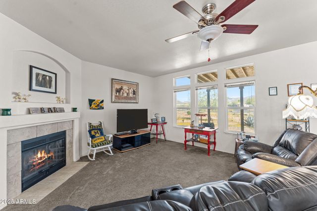23315 W STAGHORN Lane, Congress, AZ 85332