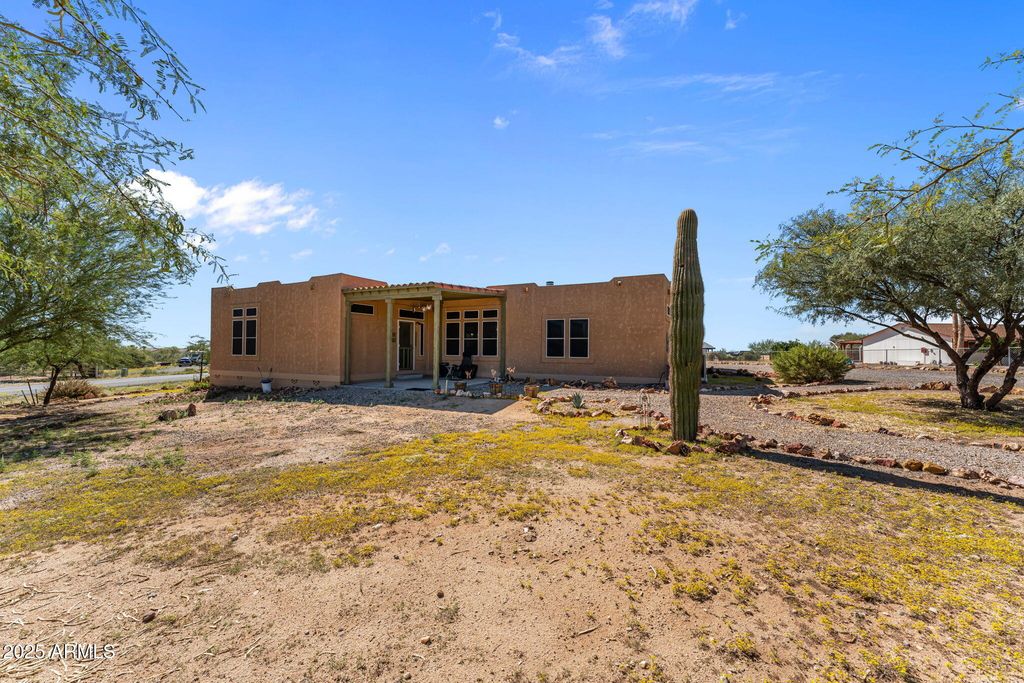 23315 W STAGHORN Lane, Congress, AZ 85332