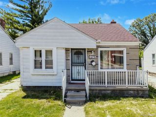 19563 Schoenherr Street, Detroit, MI 48205