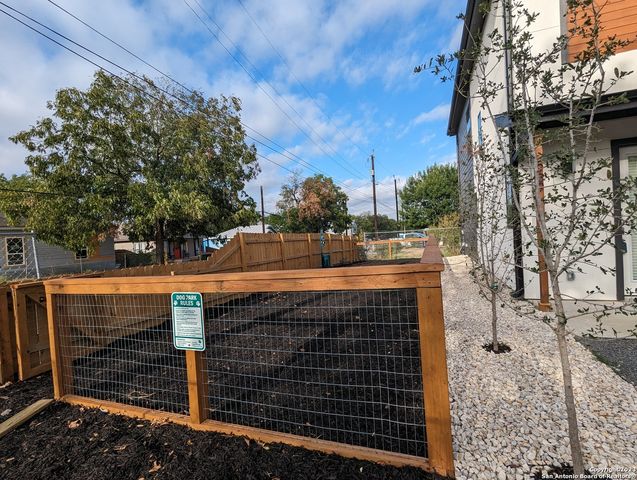 911 Piedmont Ave, San Antonio, TX 78210