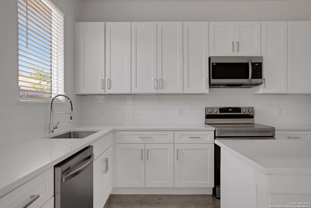 911 Piedmont Ave, San Antonio, TX 78210