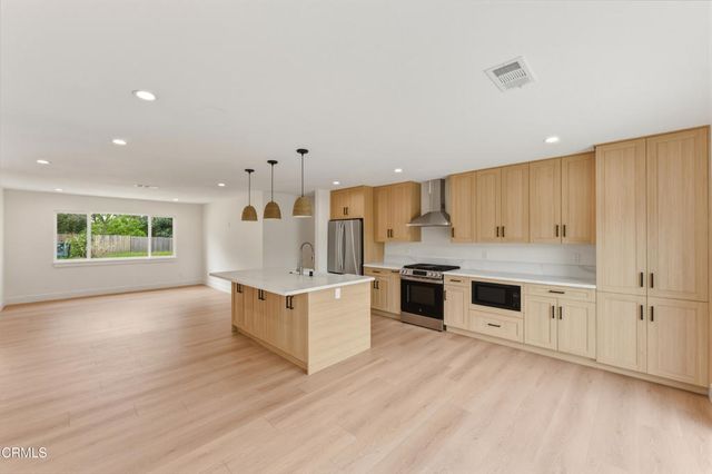 2343 Calle Alucema, Thousand Oaks, CA 91360