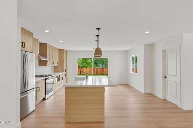 2343 Calle Alucema, Thousand Oaks, CA 91360