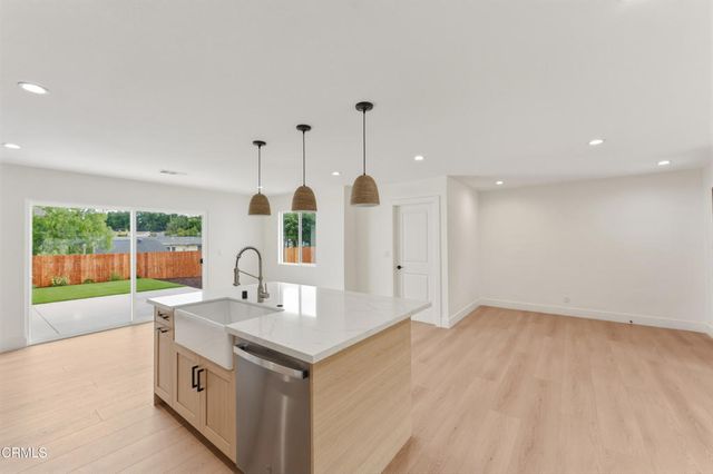 2343 Calle Alucema, Thousand Oaks, CA 91360