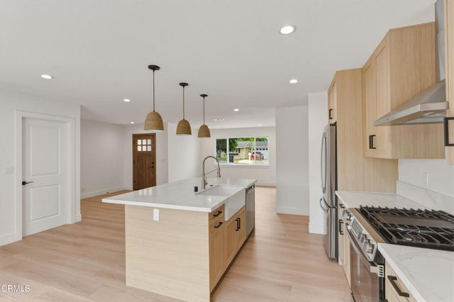 2343 Calle Alucema, Thousand Oaks, CA 91360