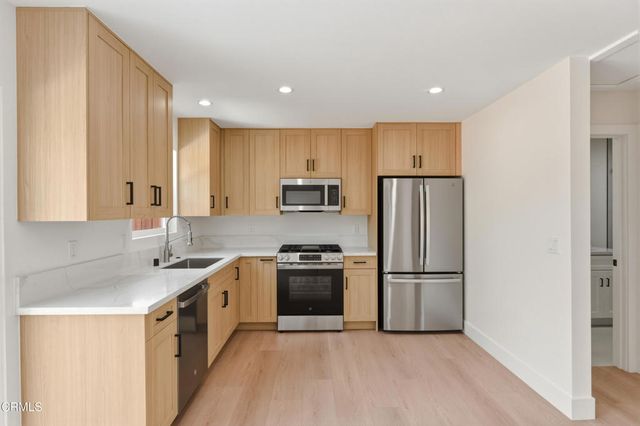 2343 Calle Alucema, Thousand Oaks, CA 91360