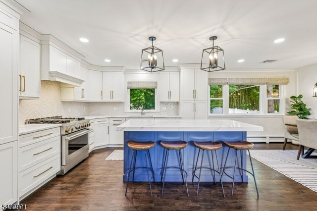 79 W Sheffield St, Oakland Boro, NJ 07436