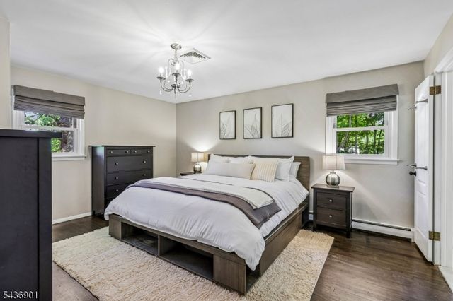 79 W Sheffield St, Oakland Boro, NJ 07436