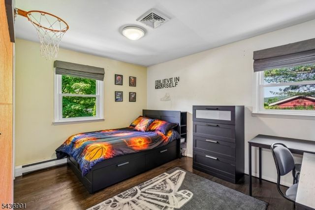 79 W Sheffield St, Oakland Boro, NJ 07436