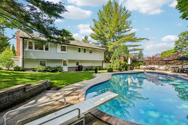 79 W Sheffield St, Oakland Boro, NJ 07436