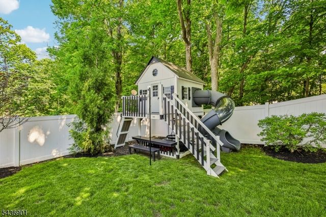 79 W Sheffield St, Oakland Boro, NJ 07436
