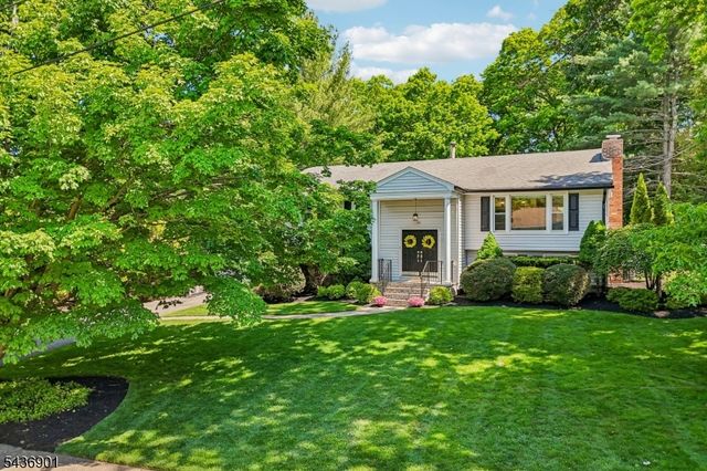 79 W Sheffield St, Oakland Boro, NJ 07436