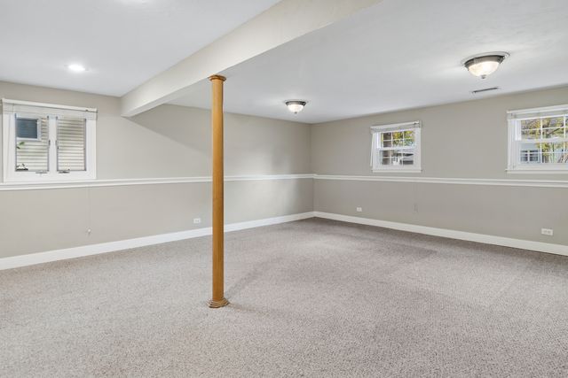 6410 Macarthur Drive, Woodridge, IL 60517