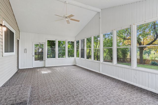 6410 Macarthur Drive, Woodridge, IL 60517