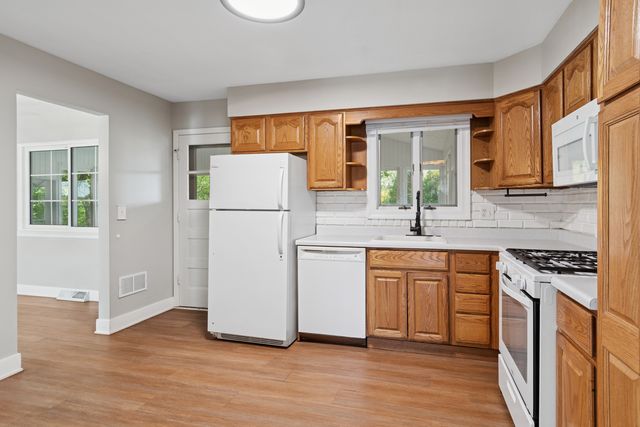 6410 Macarthur Drive, Woodridge, IL 60517