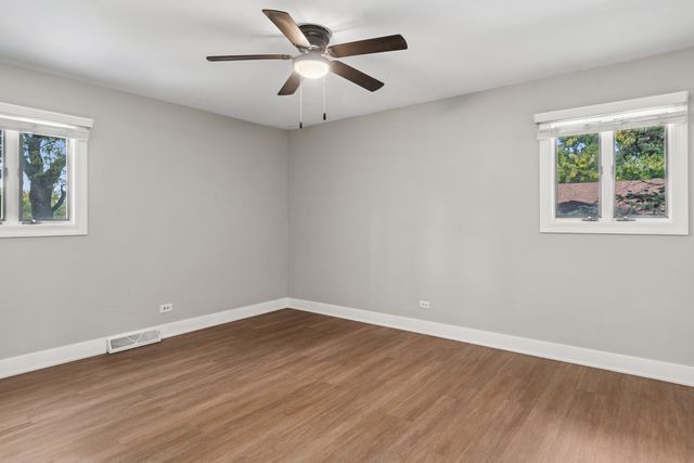 6410 Macarthur Drive, Woodridge, IL 60517