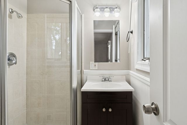 6410 Macarthur Drive, Woodridge, IL 60517