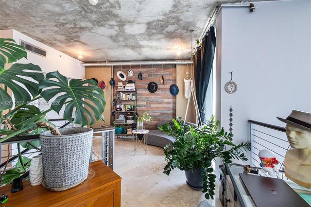 690 SW 1st Ct PHI26, Miami, FL 33130