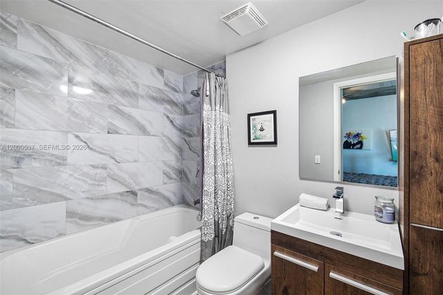 690 SW 1st Ct PHI26, Miami, FL 33130