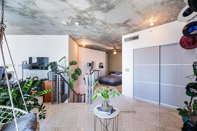 690 SW 1st Ct PHI26, Miami, FL 33130