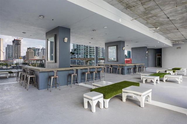 690 SW 1st Ct PHI26, Miami, FL 33130