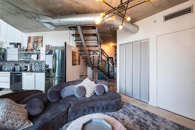 690 SW 1st Ct PHI26, Miami, FL 33130