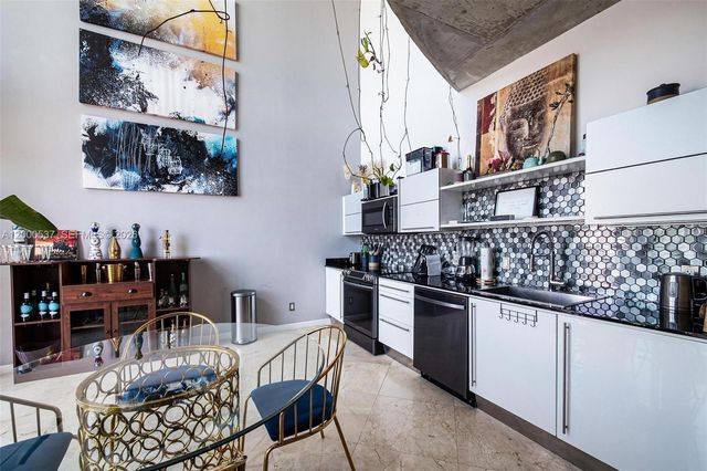 690 SW 1st Ct PHI26, Miami, FL 33130