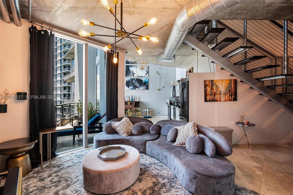 690 SW 1st Ct PHI26, Miami, FL 33130