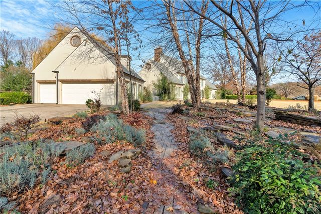 210 Ravenswood Lane, Fayetteville, AR 72701
