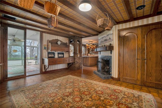 210 Ravenswood Lane, Fayetteville, AR 72701