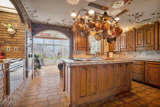 210 Ravenswood Lane, Fayetteville, AR 72701