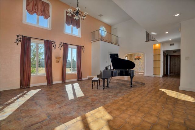 210 Ravenswood Lane, Fayetteville, AR 72701