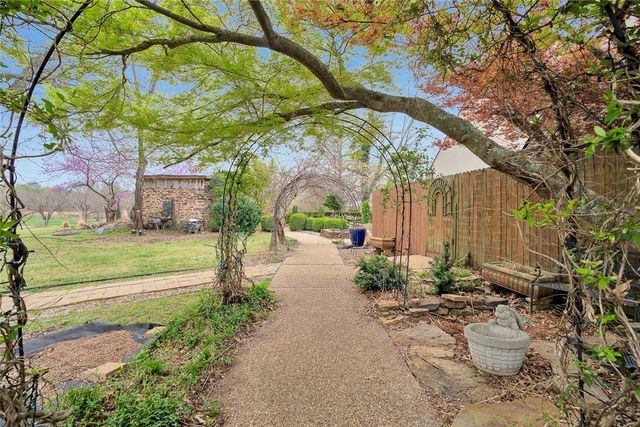 210 Ravenswood Lane, Fayetteville, AR 72701