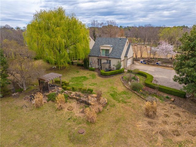 210 Ravenswood Lane, Fayetteville, AR 72701