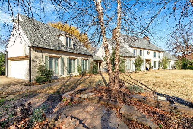 210 Ravenswood Lane, Fayetteville, AR 72701