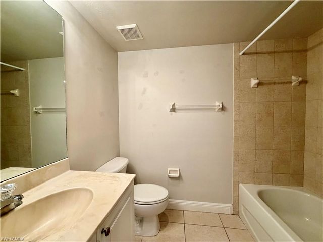 4110 Castilla CIR 202, Fort Myers, FL 33916