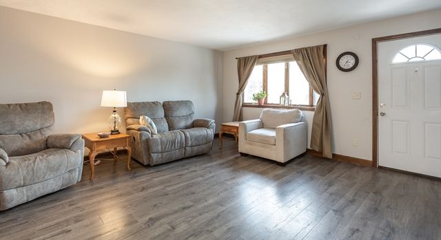 11 Crestwood Ave, Plainville, MA 02762