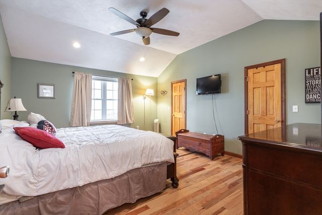 11 Crestwood Ave, Plainville, MA 02762