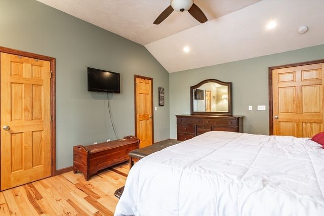 11 Crestwood Ave, Plainville, MA 02762