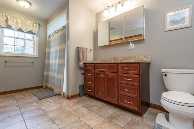 11 Crestwood Ave, Plainville, MA 02762