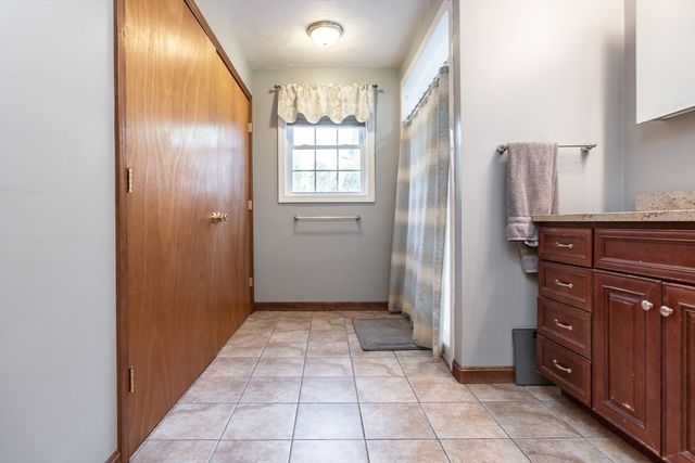 11 Crestwood Ave, Plainville, MA 02762