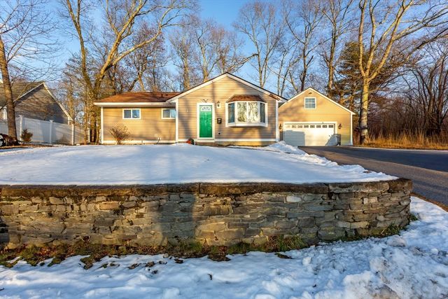 11 Crestwood Ave, Plainville, MA 02762