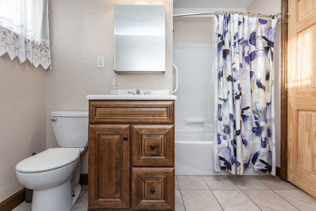 11 Crestwood Ave, Plainville, MA 02762