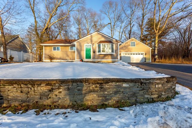 11 Crestwood Ave, Plainville, MA 02762