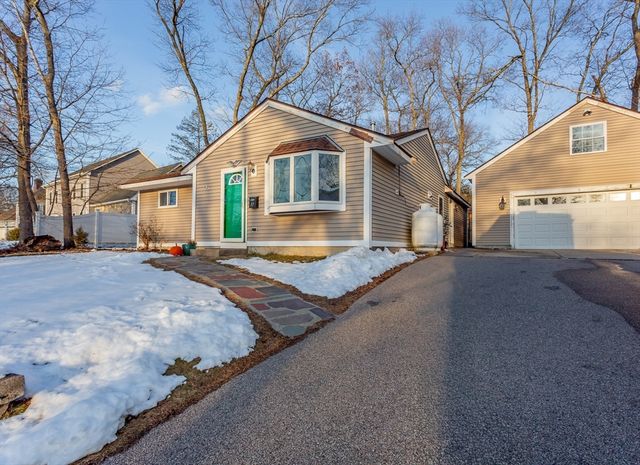 11 Crestwood Ave, Plainville, MA 02762