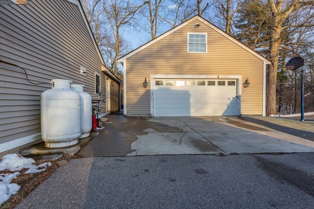 11 Crestwood Ave, Plainville, MA 02762